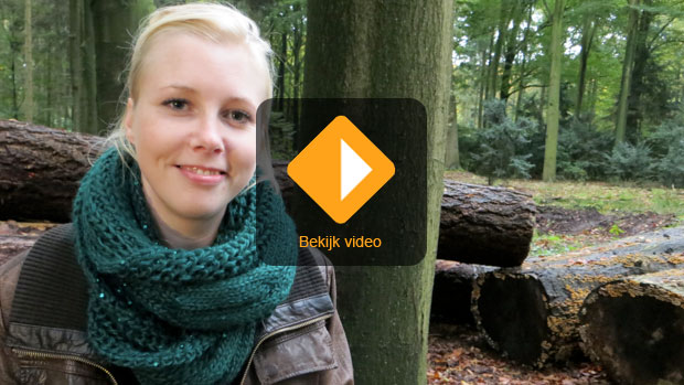 Kim  vertelt hoe ze als kind nooit geknuffeld werd